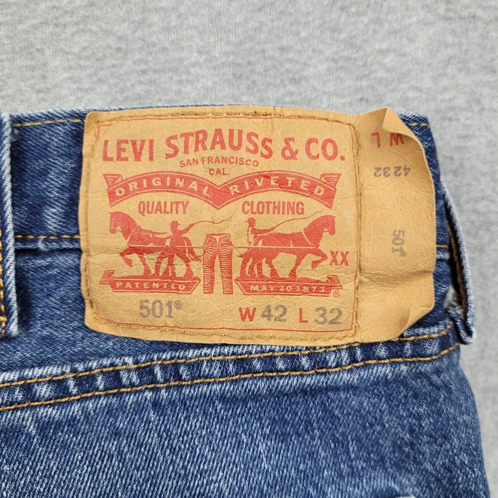 Levi's 501 Original Fit Jeans Mens 42x32 Blue Button‎ Fly Straight Leg Denim